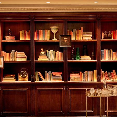 100 Queen'S Gate Hotel London, Curio Collection By Hilton Interno foto Library at the St. Regis