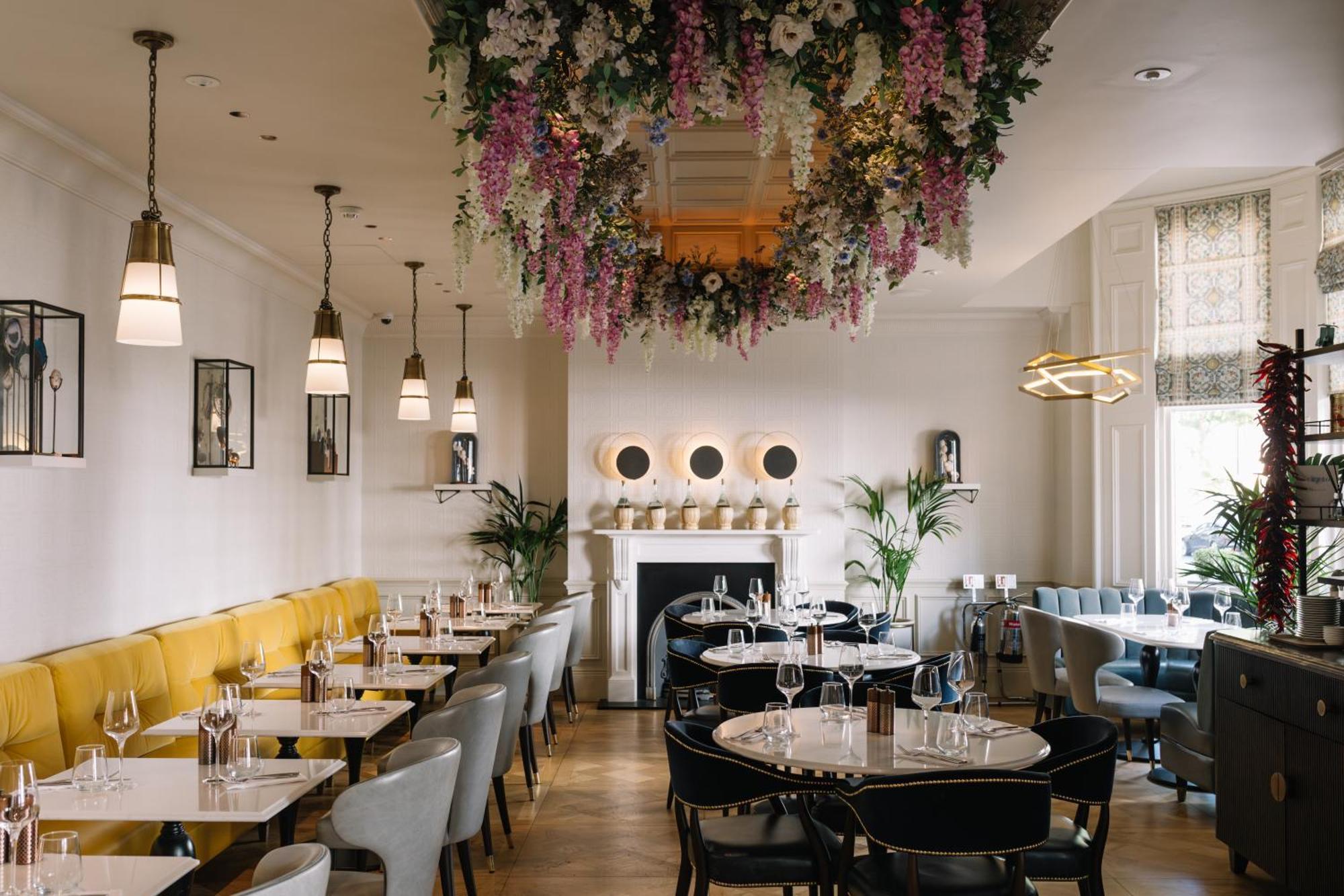 100 Queen'S Gate Hotel London, Curio Collection By Hilton Esterno foto Interior of the restaurant