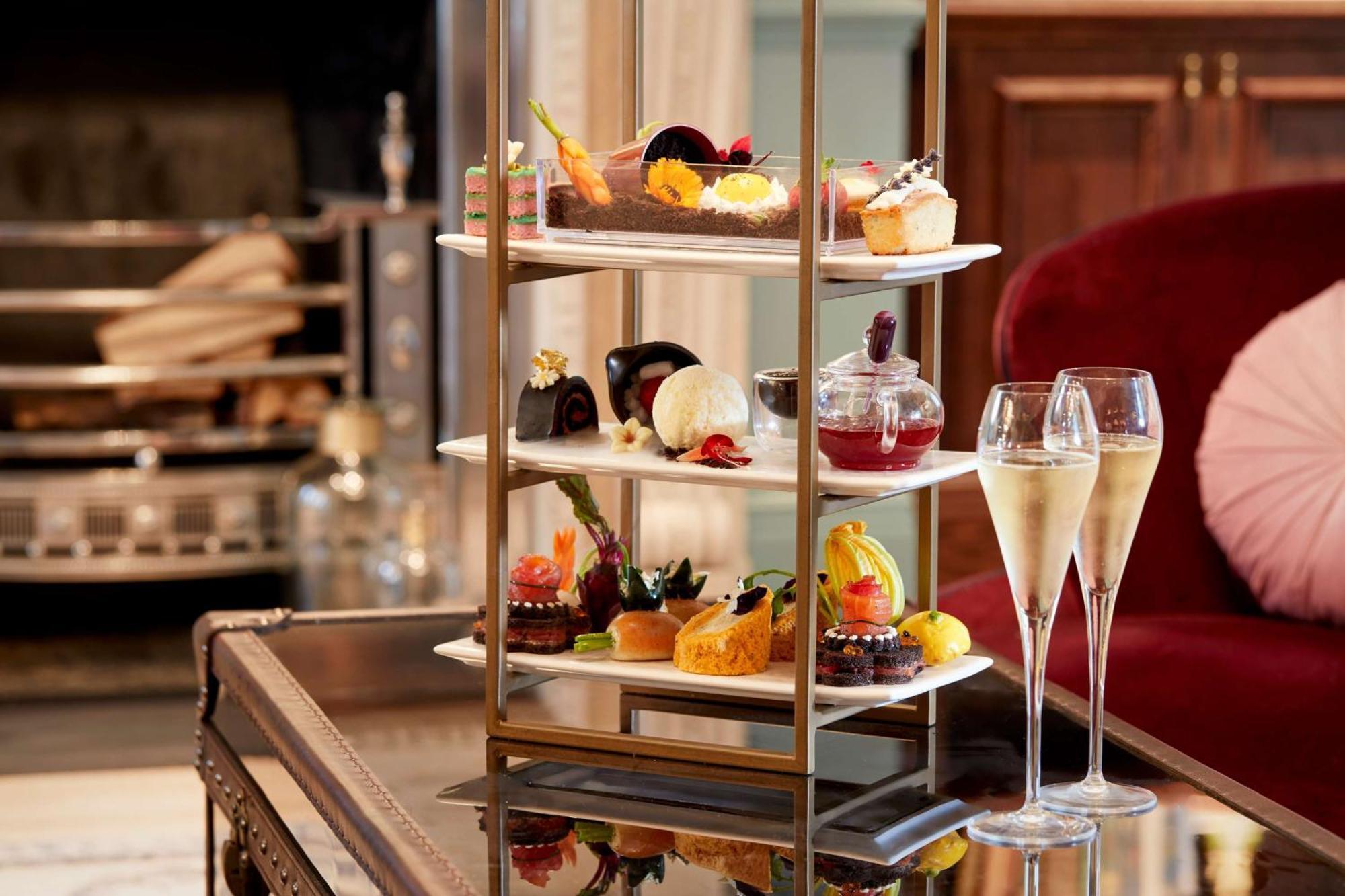 100 Queen'S Gate Hotel London, Curio Collection By Hilton Servizi foto Afternoon tea at the Mandarin Oriental, London