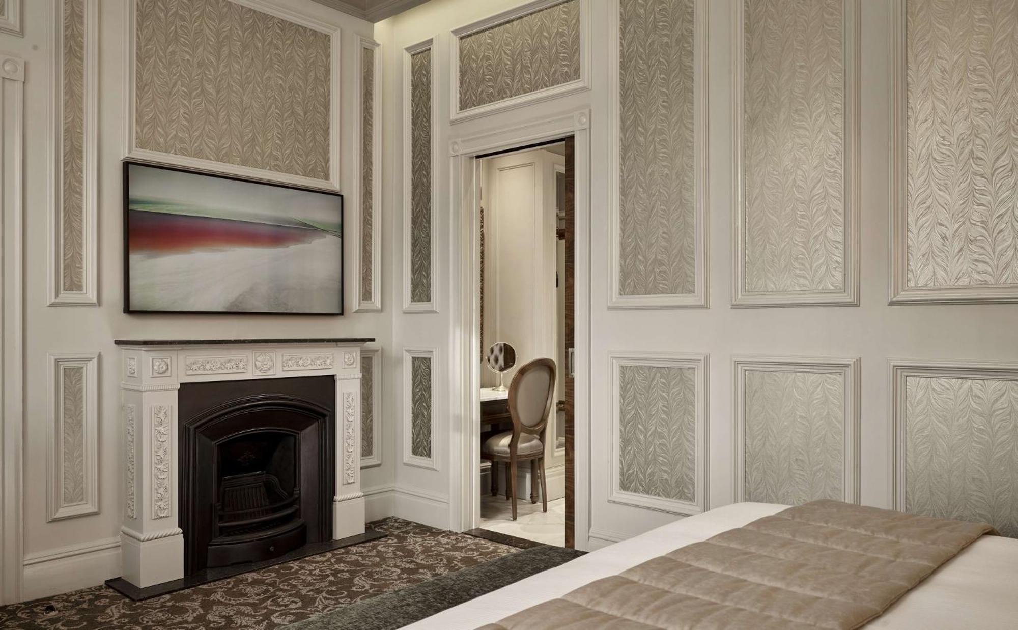 100 Queen'S Gate Hotel London, Curio Collection By Hilton Esterno foto A room at the hotel