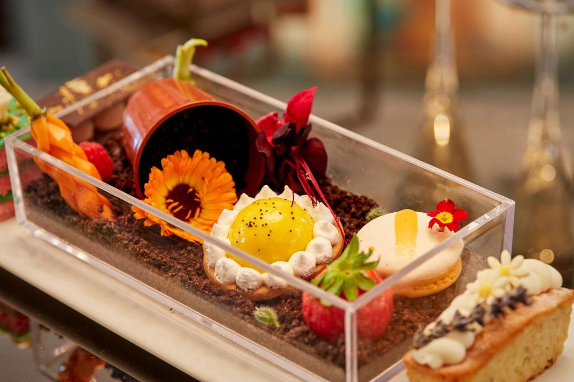 100 Queen'S Gate Hotel London, Curio Collection By Hilton Esterno foto A dessert