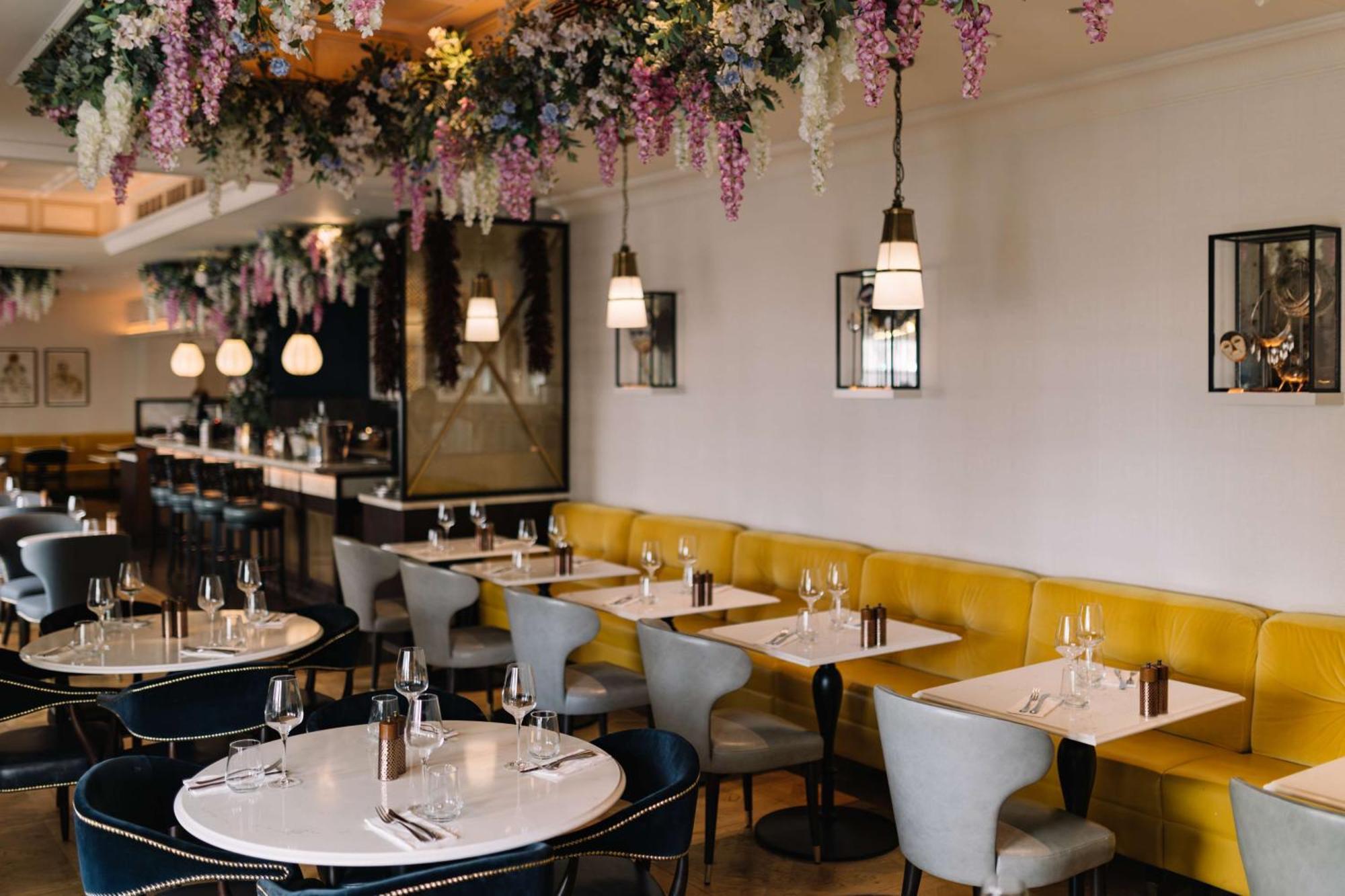 100 Queen'S Gate Hotel London, Curio Collection By Hilton Esterno foto Interior of the restaurant