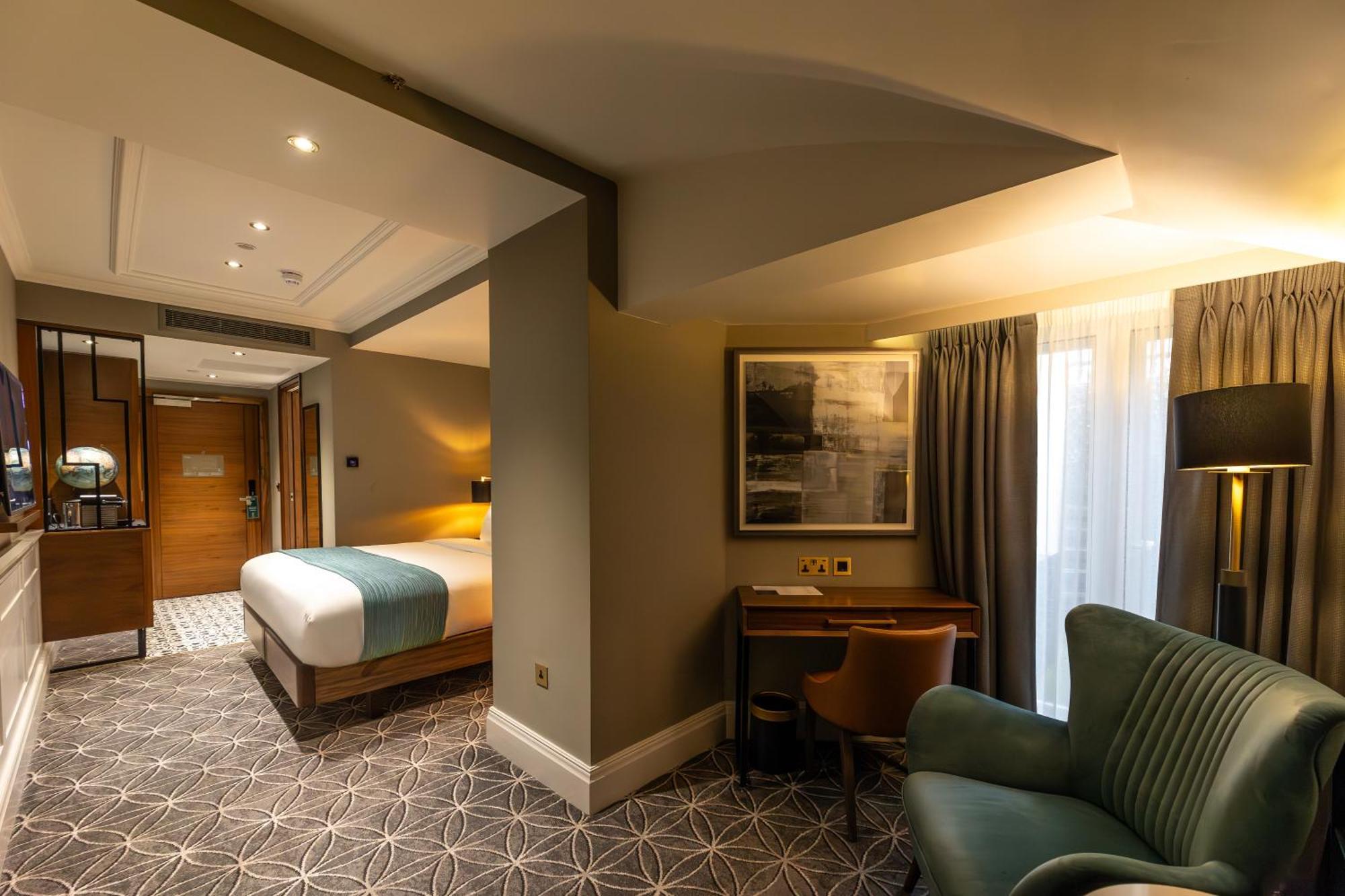 100 Queen'S Gate Hotel London, Curio Collection By Hilton Esterno foto A suite at the hotel