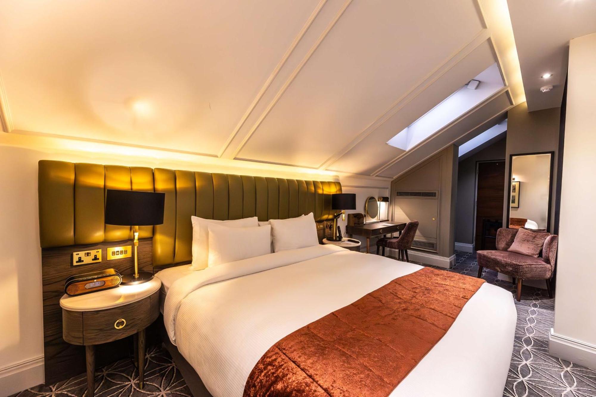 100 Queen'S Gate Hotel London, Curio Collection By Hilton Esterno foto A room at the hotel