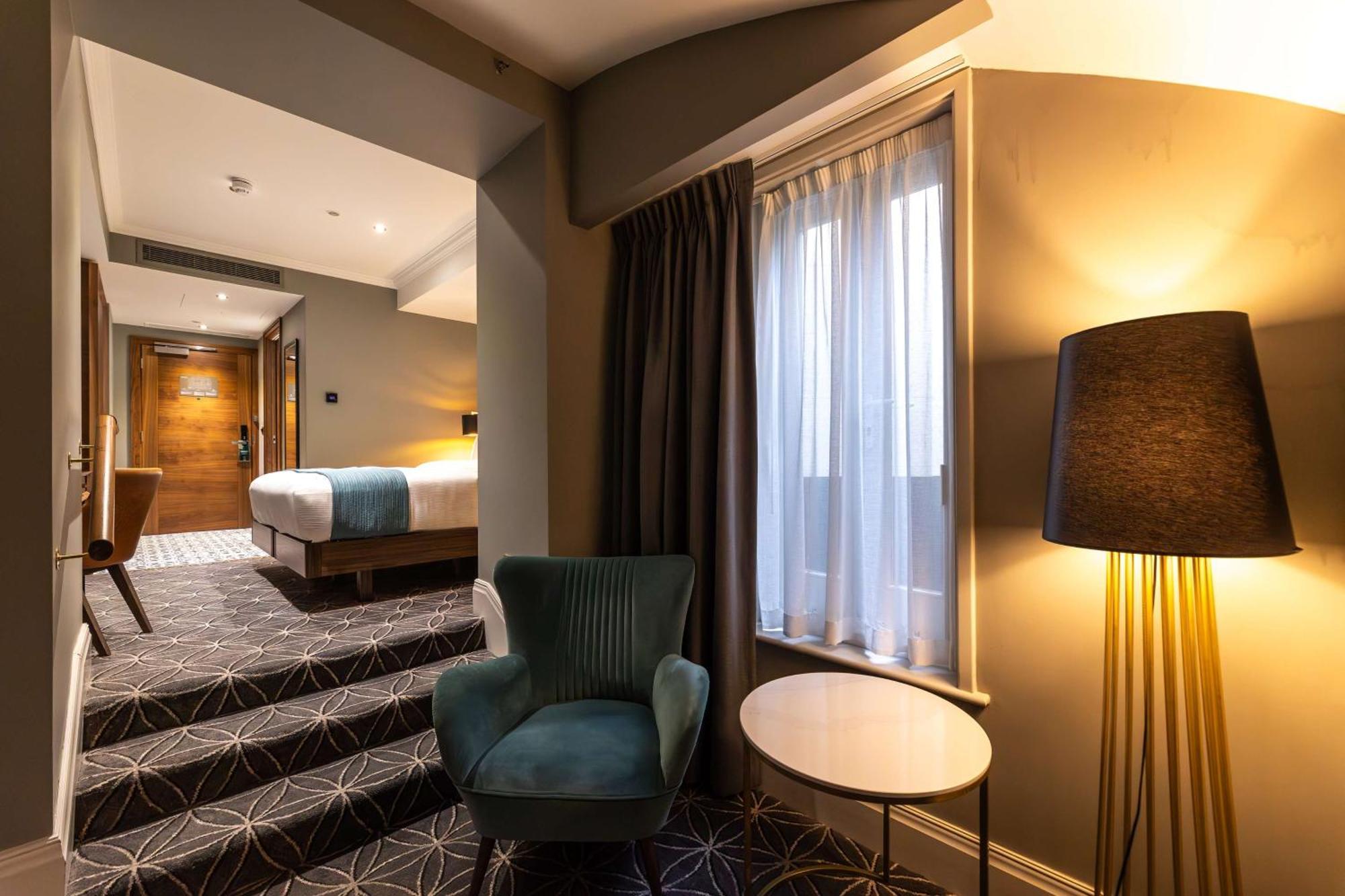 100 Queen'S Gate Hotel London, Curio Collection By Hilton Esterno foto A suite at the hotel
