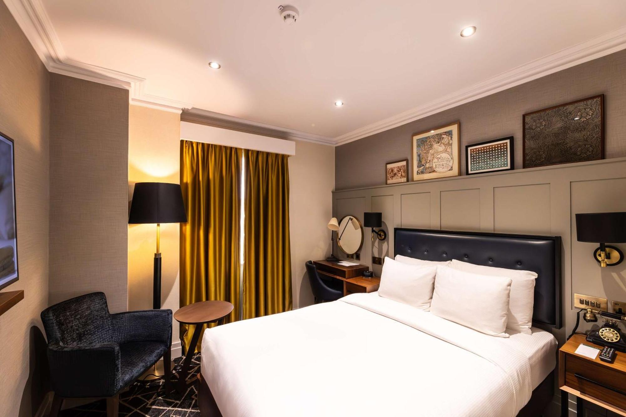 100 Queen'S Gate Hotel London, Curio Collection By Hilton Esterno foto A room at the hotel