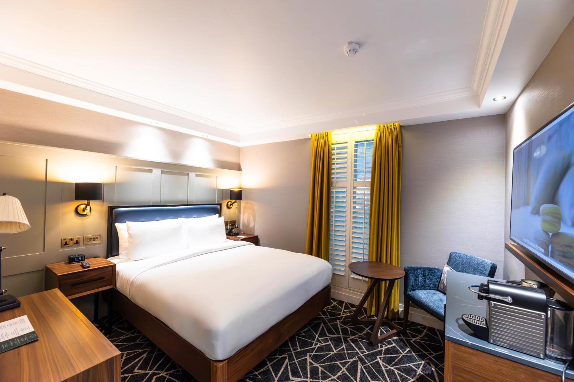 100 Queen'S Gate Hotel London, Curio Collection By Hilton Esterno foto A room at the hotel
